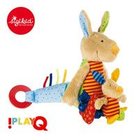 SIGIKID Przytulanka aktywizująca Kangurek z gryzakiem, grzechotką, piszczałką, wibracją i szeleszczącą folią 6m+ PlayQ