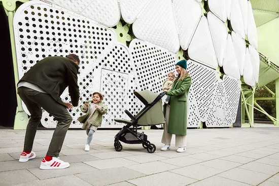 Easywalker Miley² Kompaktowy wózek spacerowy z torbą transportową Marble Grey