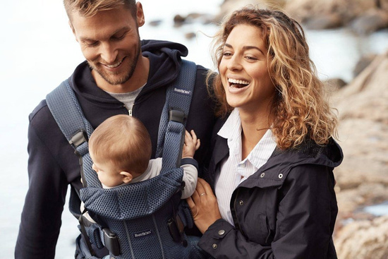 BABYBJORN ONE AIR - nosidełko, Granatowy + śliniaczek do nosidełka ergonomicznego One